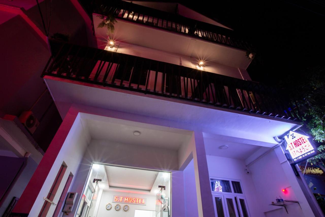 5.T Hostel Hue Esterno foto